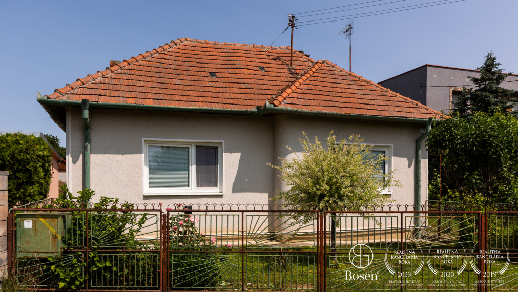 BOSEN | Rodinný dom v tichej ulici, Veľké Chyndice