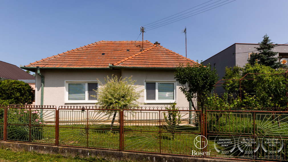 BOSEN | Rodinný dom v tichej ulici, Veľké Chyndice