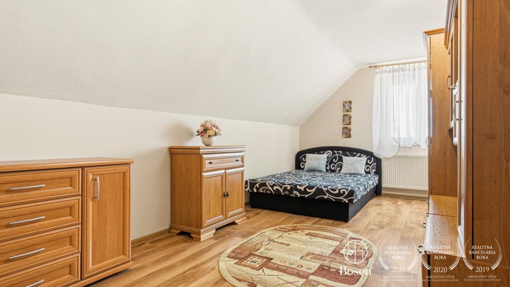 BOSEN | Priestranný rodinný dom s vinnou pivnicou a veľkým pozemkom – Padáň