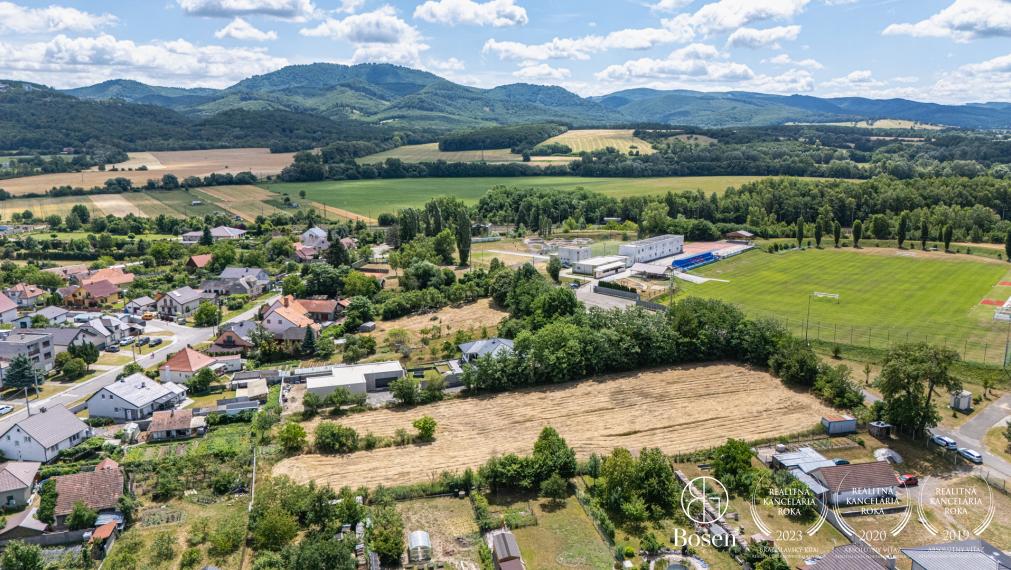 BOSEN| Novostavba RD s garážou, možnosť zväčšiť pozemok