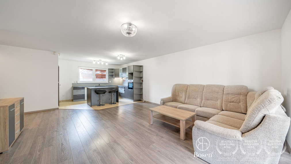 BOSEN | Rodinný dom so zimnou záhradou, súkromím a výhľadom do zelene, Mojmírova, Slov. Grob, 145 m2