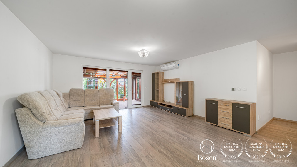 BOSEN | Rodinný dom so zimnou záhradou, súkromím a výhľadom do zelene, Mojmírova, Slov. Grob, 145 m2