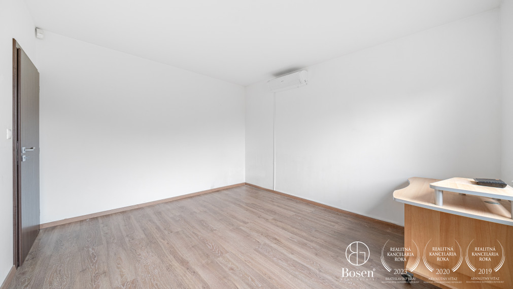 BOSEN | Rodinný dom so zimnou záhradou, súkromím a výhľadom do zelene, Mojmírova, Slov. Grob, 145 m2