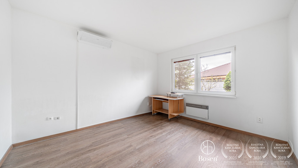 BOSEN | Rodinný dom so zimnou záhradou, súkromím a výhľadom do zelene, Mojmírova, Slov. Grob, 145 m2