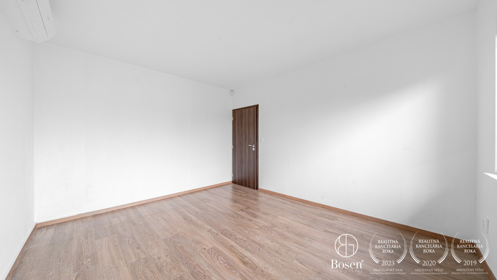 BOSEN | Rodinný dom so zimnou záhradou, súkromím a výhľadom do zelene, Mojmírova, Slov. Grob, 145 m2