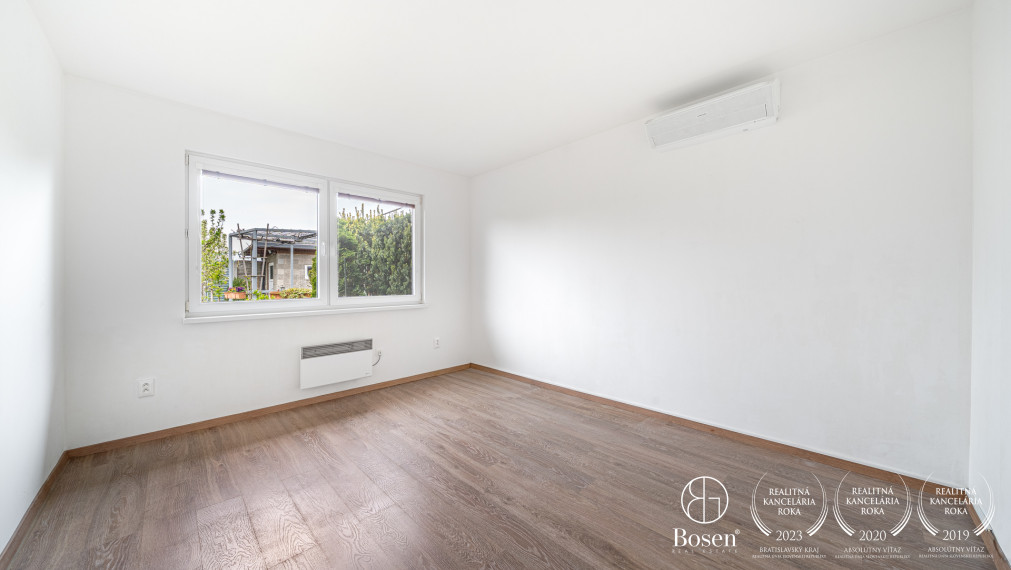 BOSEN | Rodinný dom so zimnou záhradou, súkromím a výhľadom do zelene, Mojmírova, Slov. Grob, 145 m2