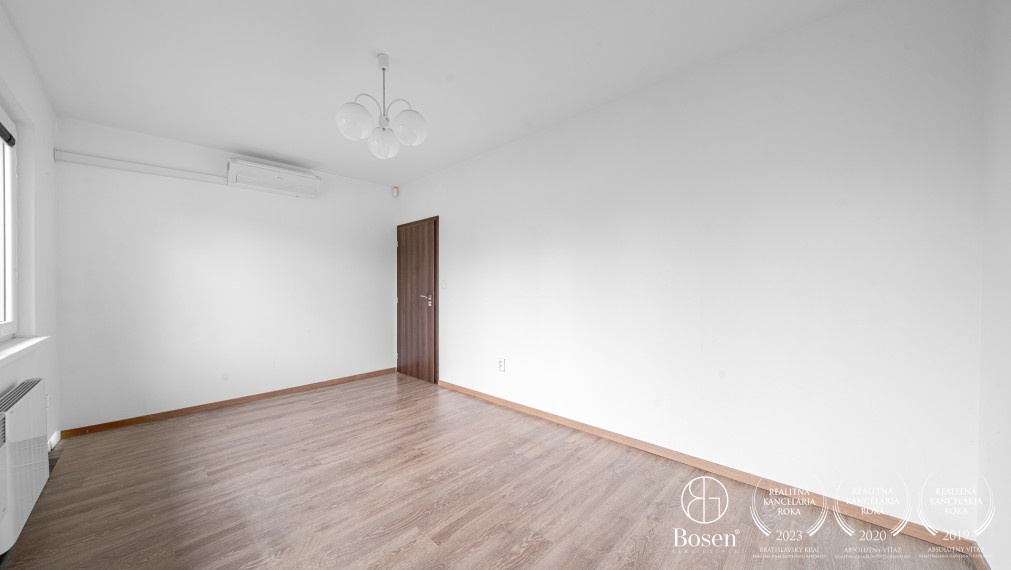 BOSEN | Rodinný dom so zimnou záhradou, súkromím a výhľadom do zelene, Mojmírova, Slov. Grob, 145 m2