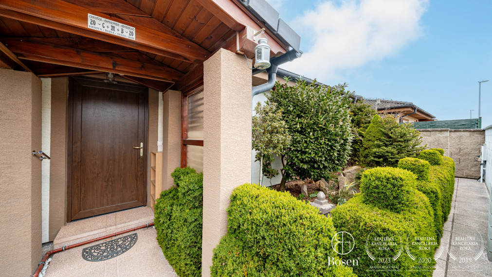 BOSEN | Rodinný dom so zimnou záhradou, súkromím a výhľadom do zelene, Mojmírova, Slov. Grob, 145 m2