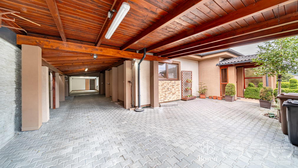 BOSEN | Rodinný dom so zimnou záhradou, súkromím a výhľadom do zelene, Mojmírova, Slov. Grob, 145 m2