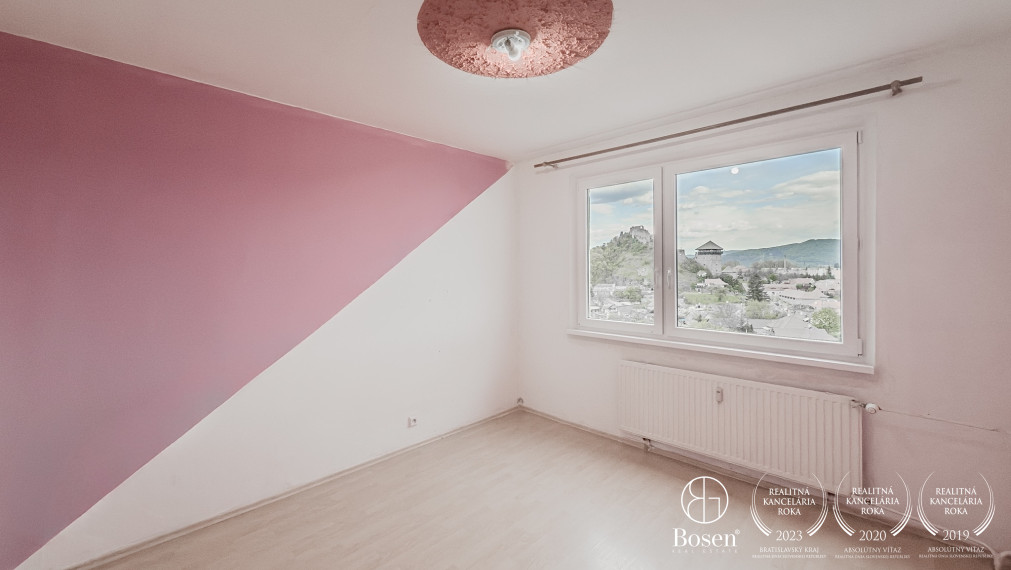 BOSEN | 4izbový byt s loggiou v meste Fiľakovo, 82m2.