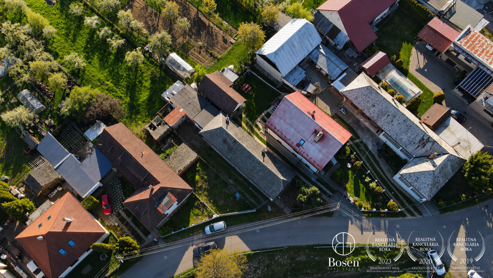 BOSEN | Rodinný dom s pozemkom 1956 m²  - Adamovské Kochanovce