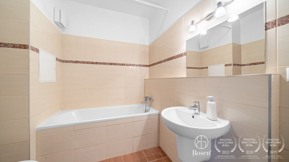 BOSEN | Veľkorysý klimatizovaný byt s priestranným balkónom a samostatným šatníkom, 53 m2 – La Vita, Pezinok