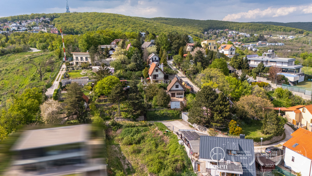 BOSEN | Koliba – pozemok s výhľadom na Bratislavu - súkromný areál, celoročné bývanie aj relax