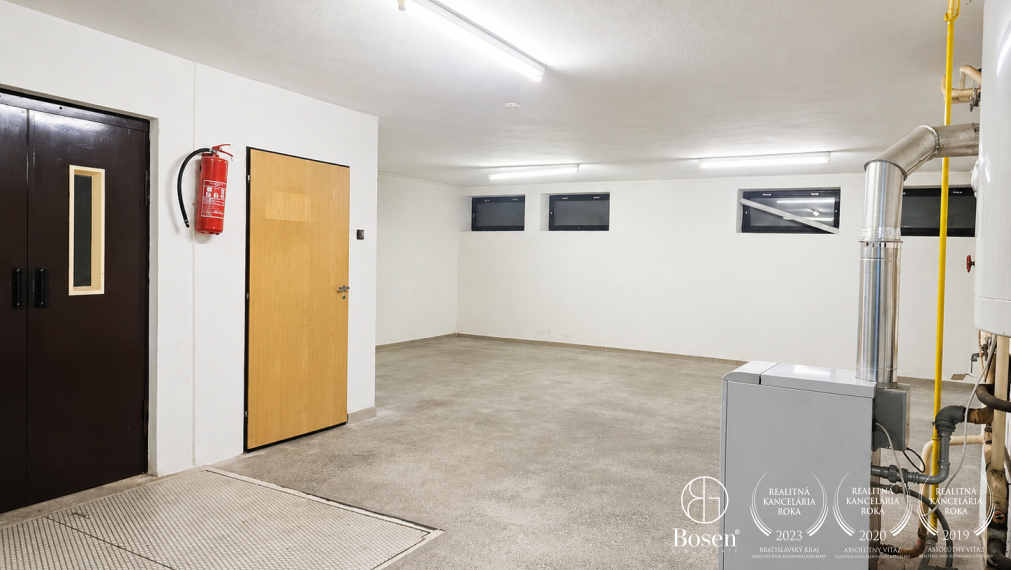 BOSEN | Na prenájom obchodný priestor 350 m2 v centre, Veľký Meder