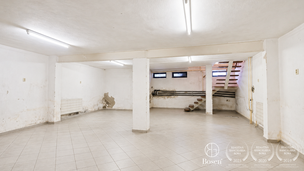 BOSEN | Na prenájom obchodný priestor 350 m2 v centre, Veľký Meder