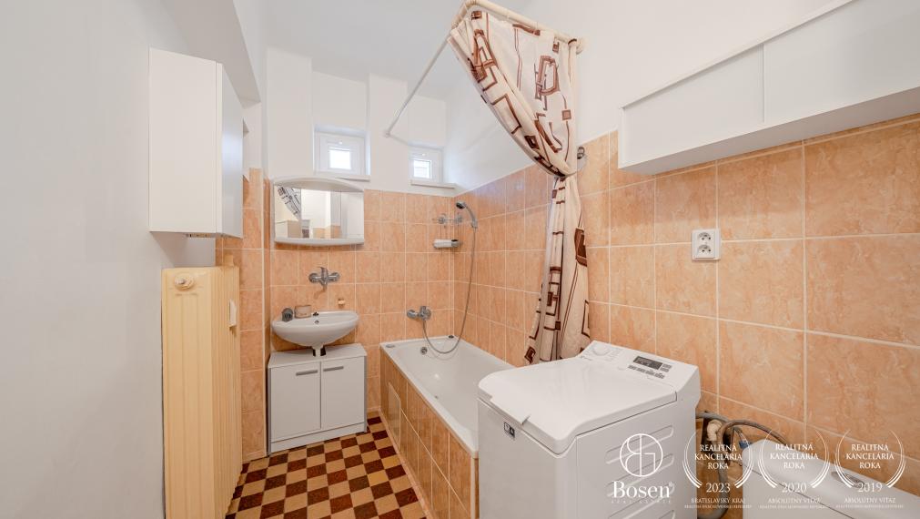 BOSEN | Zariadená garzónka s balkónom, Blumentálska ul., BA