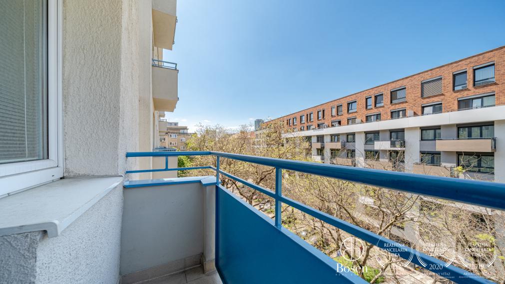 BOSEN | Zariadená garzónka s balkónom, Blumentálska ul., BA