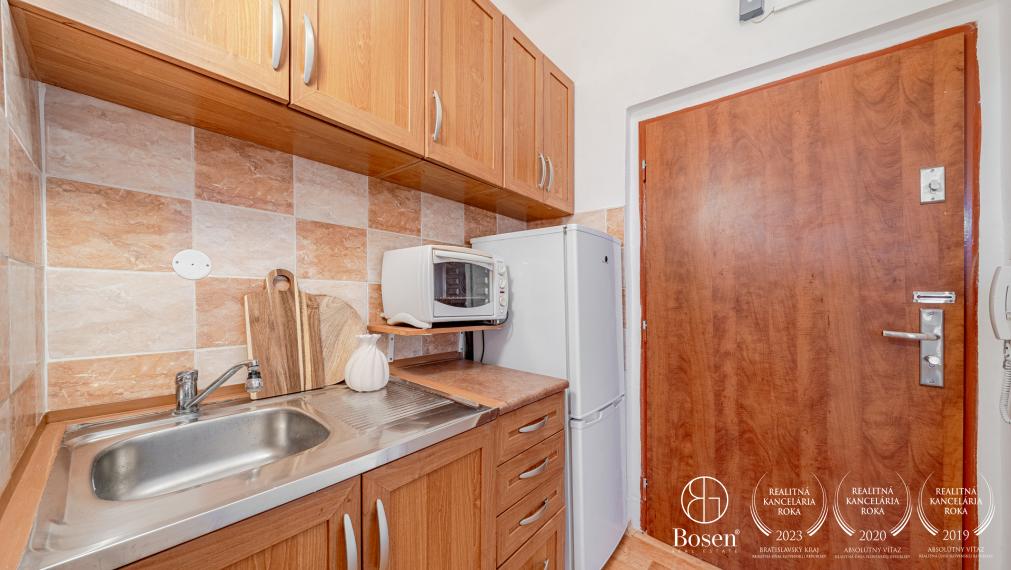 BOSEN | Zariadená garzónka s balkónom, Blumentálska ul., BA