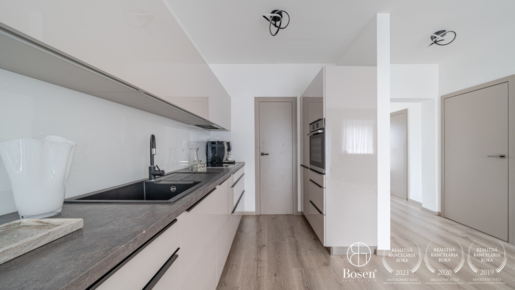 BOSEN | Moderný 5-izbový rodinný dvojdom – Bad Deutsch Altenburg, 15 km od Bratislavy