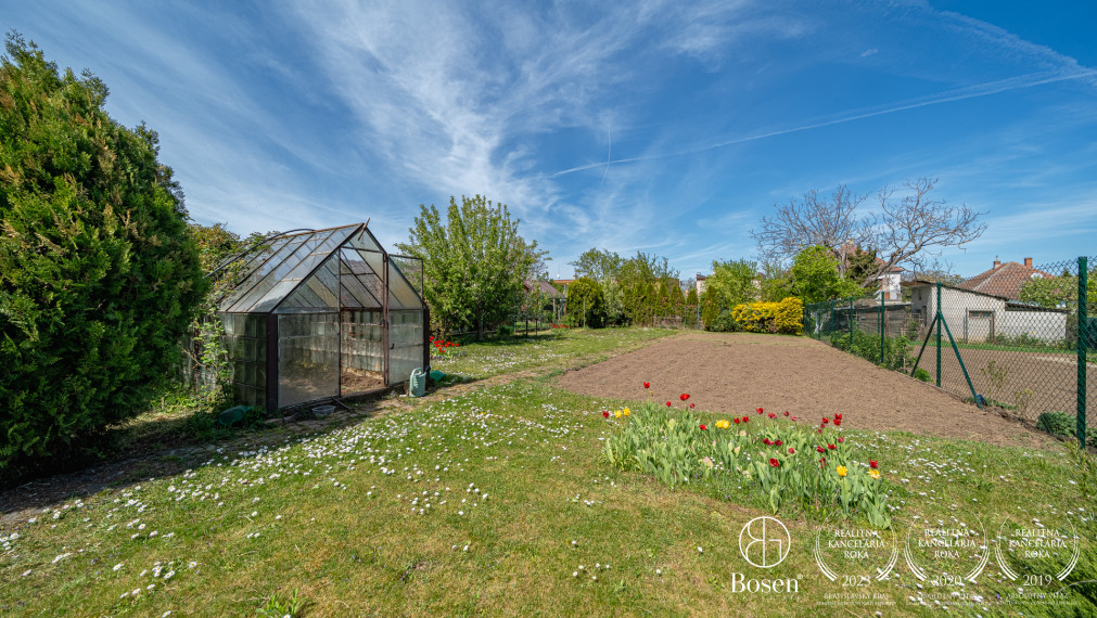 BOSEN | 4 izbový rodinný dom s pozemkom 869 m², Senica
