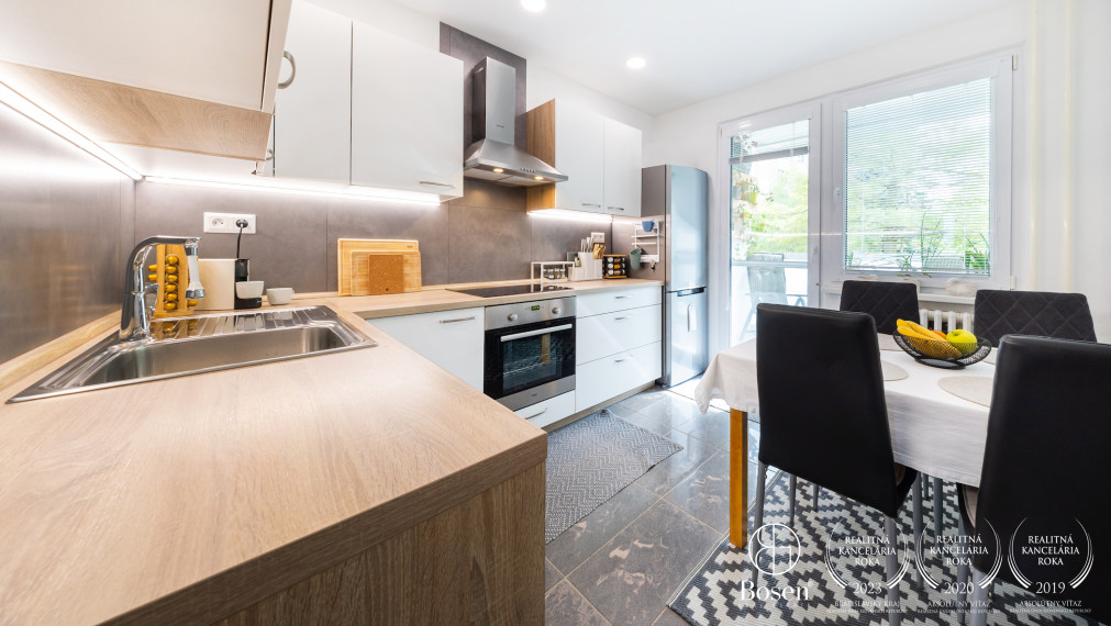 BOSEN | REZERVOVANÉ | Zrekonštruovaný 3-izb byt s loggiou, 82 m², Petzwalova