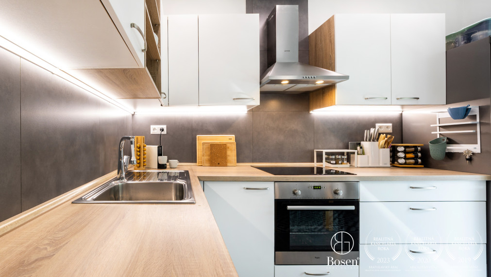 BOSEN | REZERVOVANÉ | Zrekonštruovaný 3-izb byt s loggiou, 82 m², Petzwalova