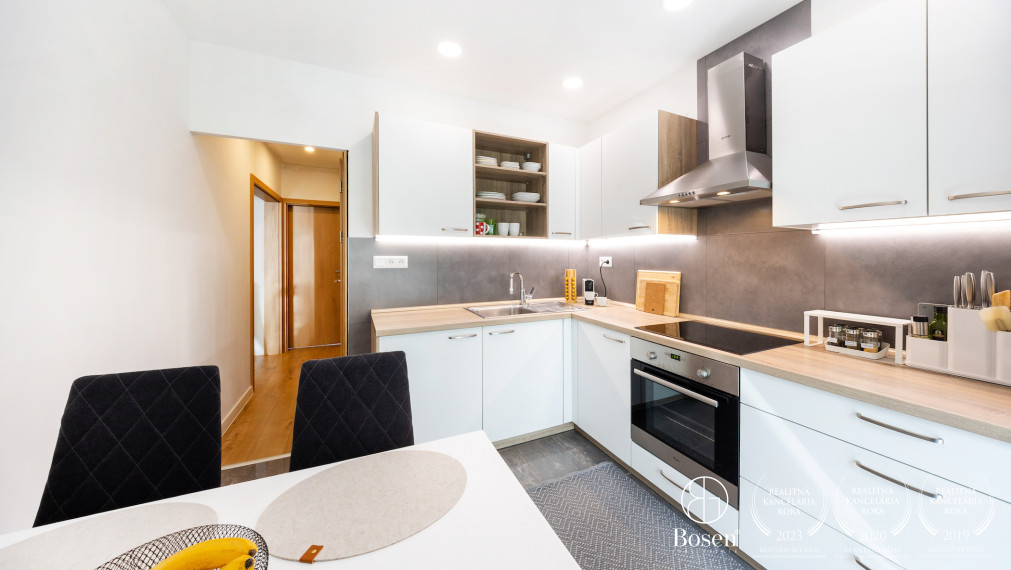BOSEN | REZERVOVANÉ | Zrekonštruovaný 3-izb byt s loggiou, 82 m², Petzwalova