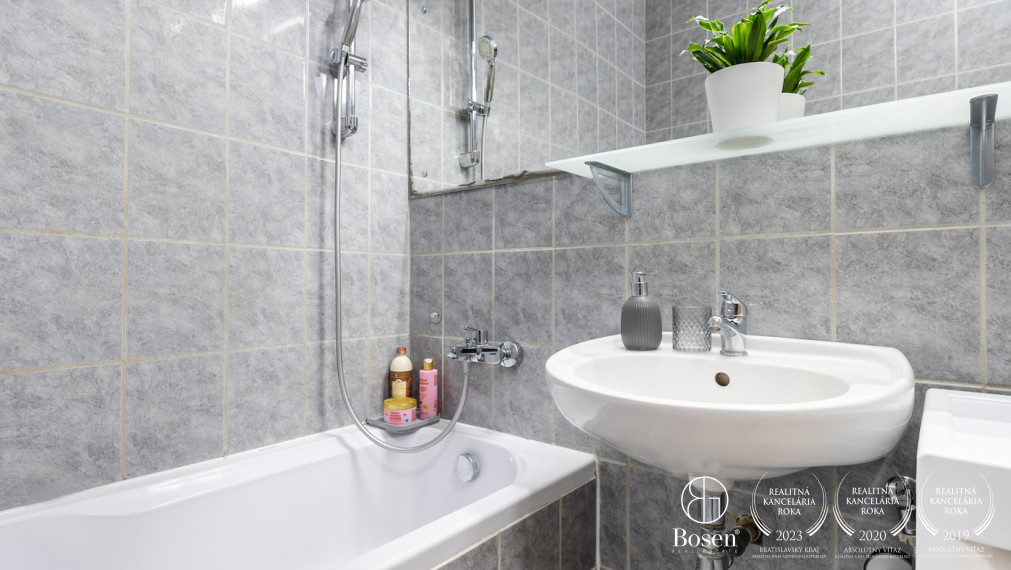 BOSEN | REZERVOVANÉ | Zrekonštruovaný 3-izb byt s loggiou, 82 m², Petzwalova