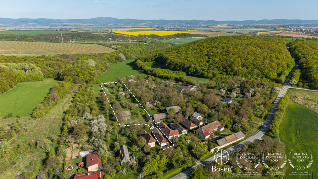 BOSEN | Stavebný pozemok s veľkou záhradou a sadom – Prašník, Grnča