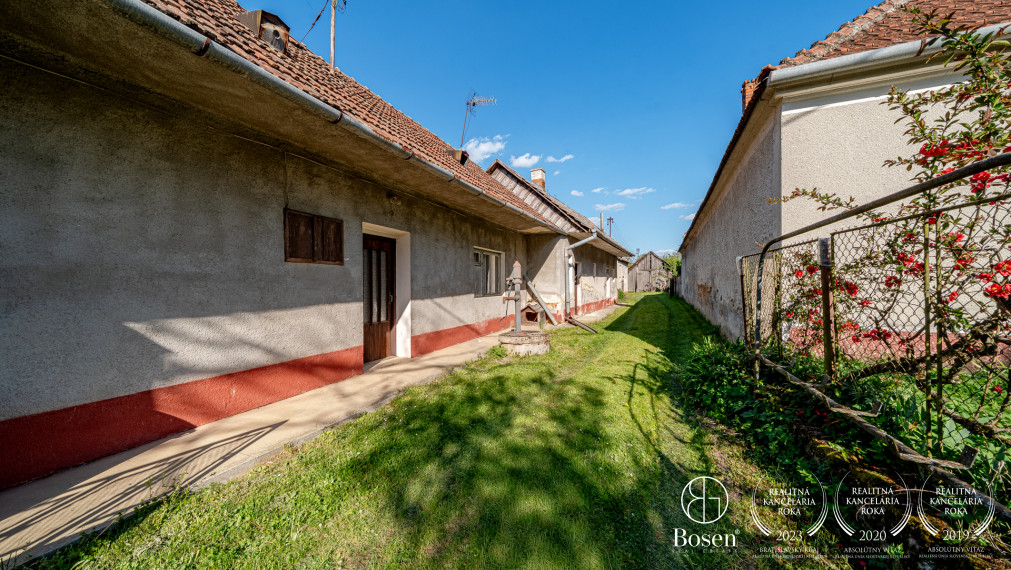 BOSEN | Stavebný pozemok s veľkou záhradou a sadom – Prašník, Grnča