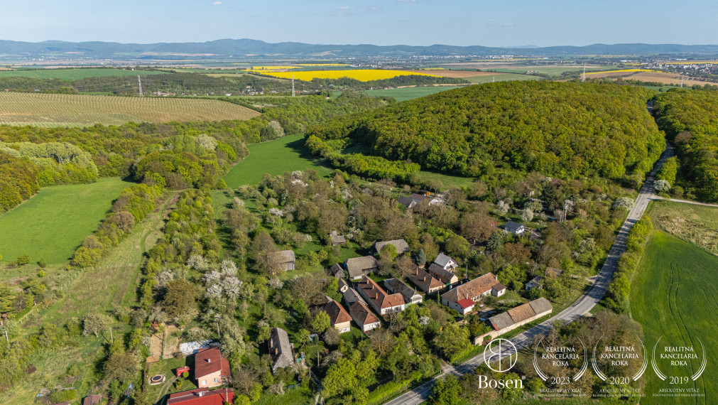 BOSEN | Stavebný pozemok s veľkou záhradou a sadom – Prašník, Grnča