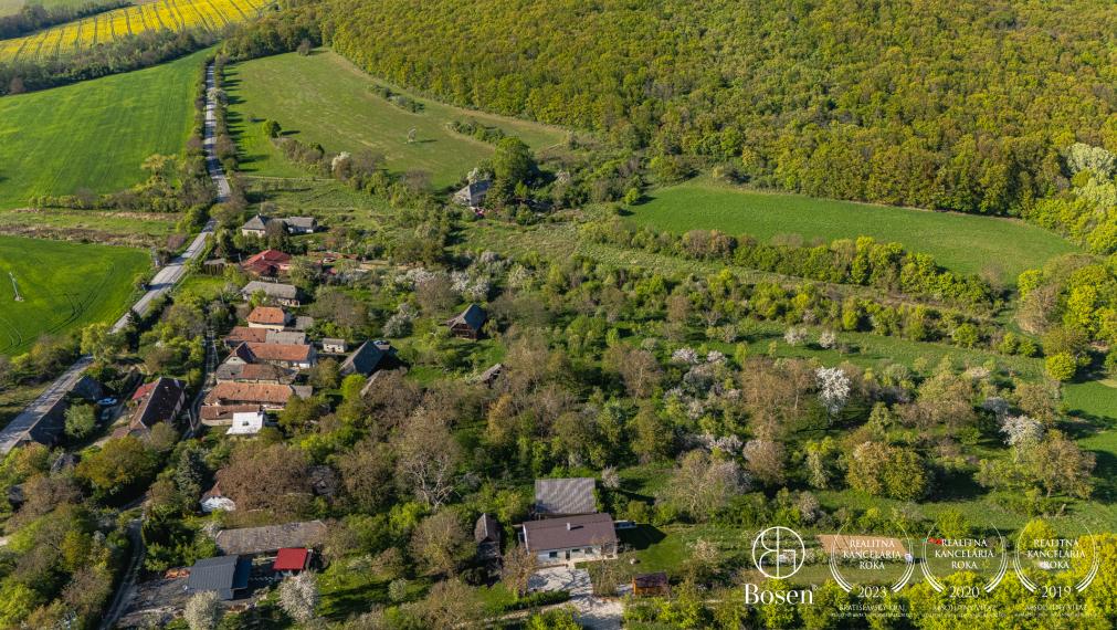 BOSEN | Stavebný pozemok s veľkou záhradou a sadom – Prašník, Grnča
