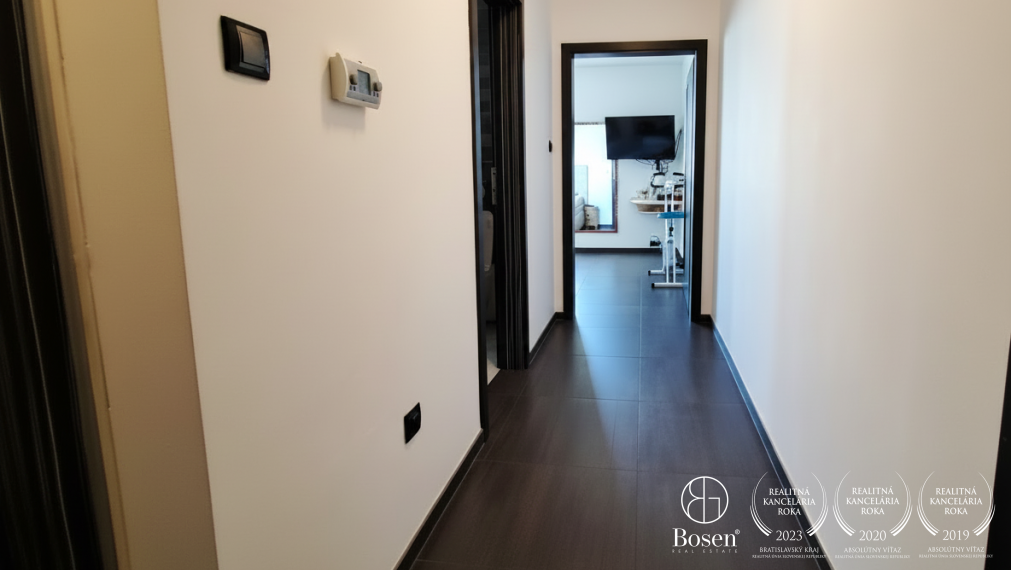 BOSEN |Moderný 4 izbový bungalov s dvojgarážou