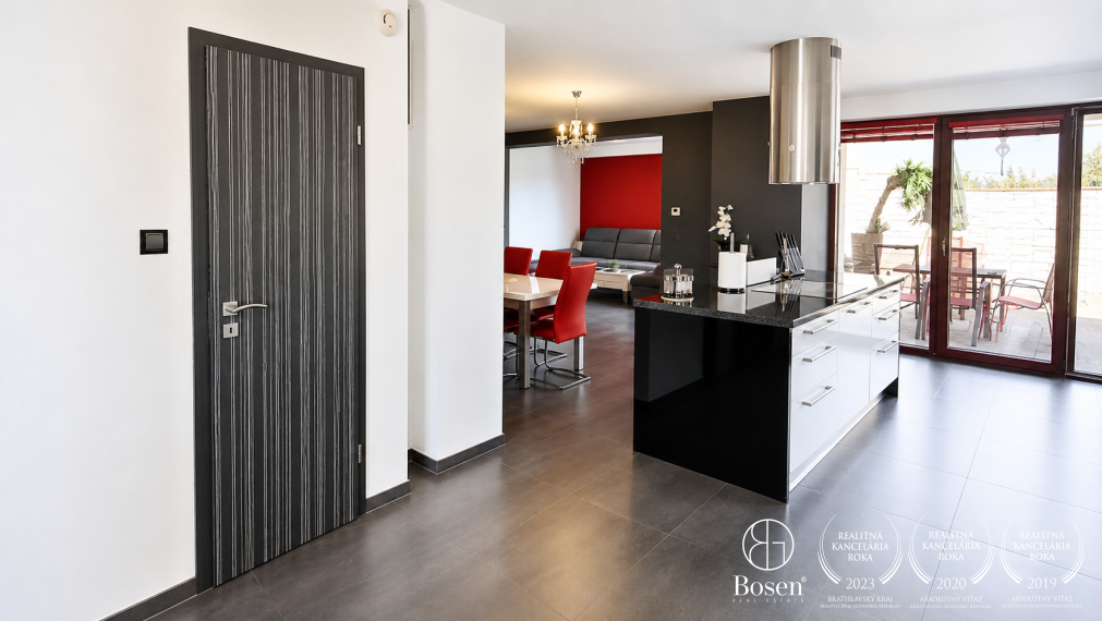 BOSEN |Moderný 4 izbový bungalov s dvojgarážou