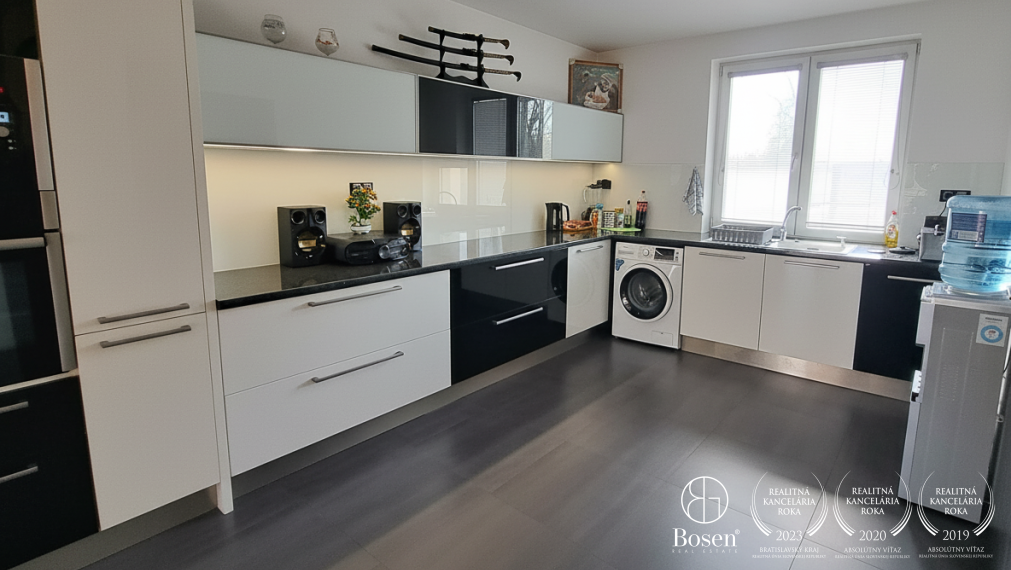 BOSEN |Moderný 4 izbový bungalov s dvojgarážou