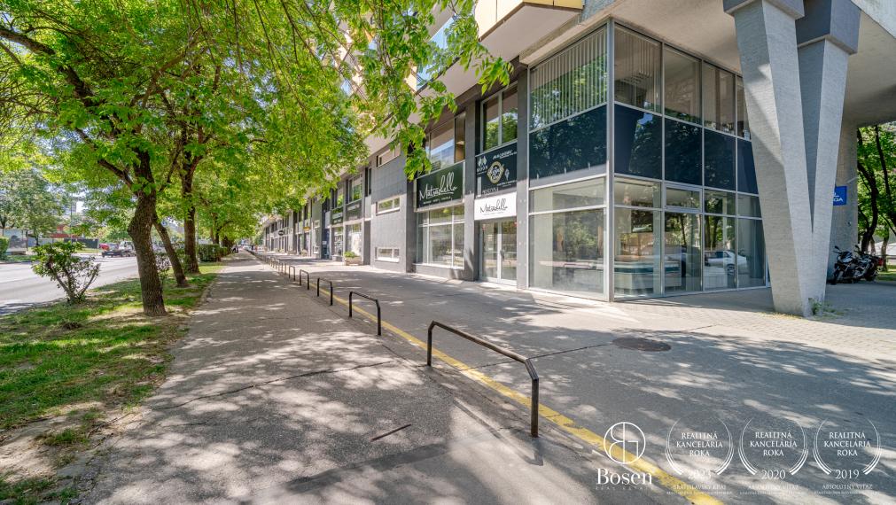 BOSEN | Obchodný priestor s výkladom na Tomášikovej ulici v Ružinove, 175 m²