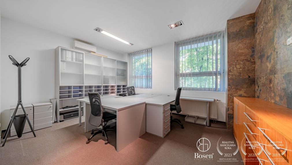 BOSEN | Obchodný priestor s výkladom na Tomášikovej ulici v Ružinove, 175 m²
