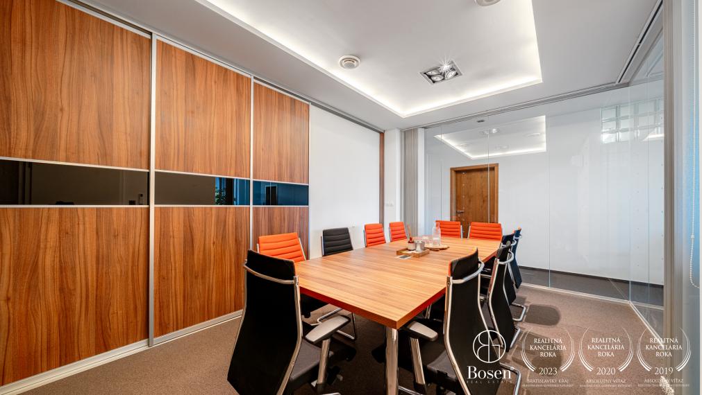 BOSEN | Obchodný priestor s výkladom na Tomášikovej ulici v Ružinove, 175 m²