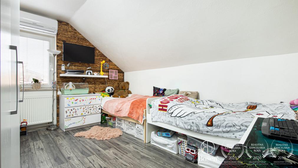 BOSEN | Prenájom 5i RD s fotovoltikou a dokonalou  záhradou na relax v T. Hradskej