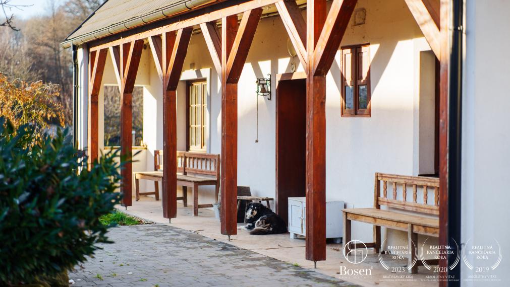 BOSEN | Kompletne zrekonštruovaná Rodinná farma s pozemkom 9565m² pri Litave.