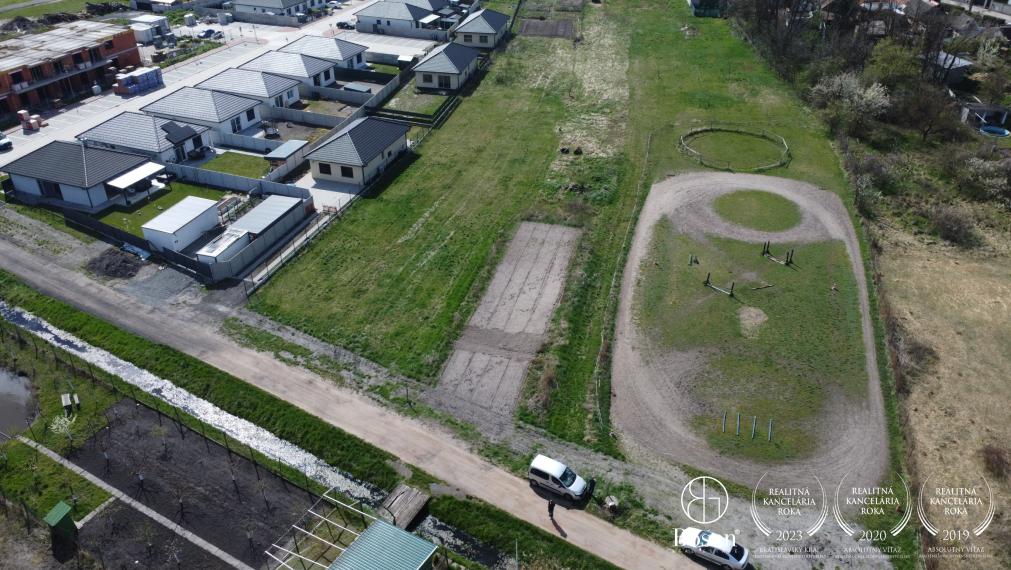 LOYALTERS | Predaj stavebného pozemku 504m2 obec Jakubov