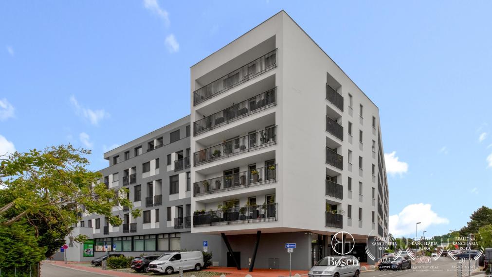 BOSEN | Priestranný 2i byt s lodžiou, kobkou a parkovaním, Uhrova ulica, BA – Kramáre