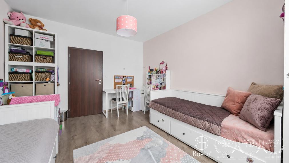BOSEN | Svetlý 3 izb. byt s loggiou, parkovaním a výhľadom na Karpaty, Mojmírova, Slovenský Grob, 87 m2
