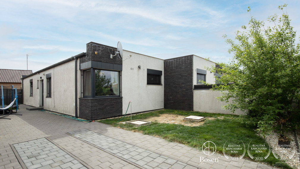 BOSEN | 3-izbový byt v dvojdome so záhradou a kompletným zariadením – Veľké Blahovo