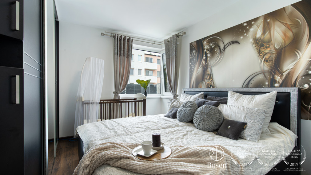 BOSEN | 3-izbový byt v dvojdome so záhradou a kompletným zariadením – Veľké Blahovo