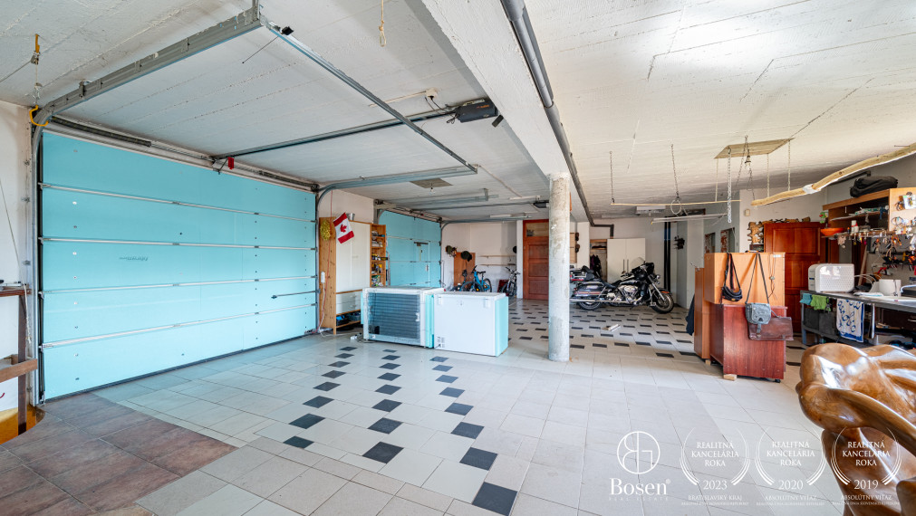 BOSEN | Súkromné rodinné sídlo v Stupave, 7500 m2