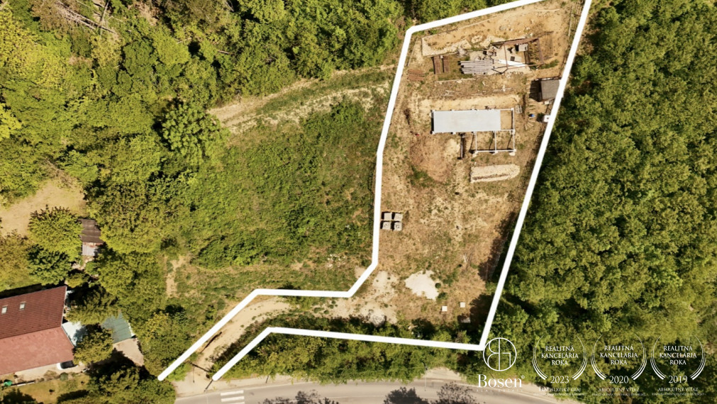 BOSEN | Na predaj stavebný pozemok - investičná príležitosť na výstavbu chaty/domu