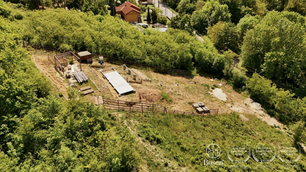 BOSEN | Na predaj stavebný pozemok - investičná príležitosť na výstavbu chaty/domu