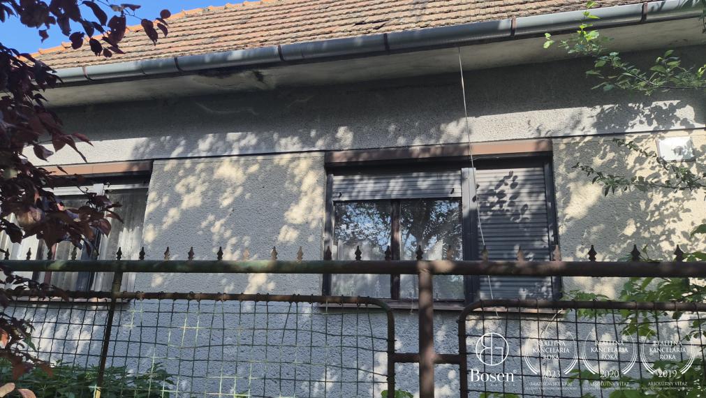 BOSEN | Stavebný pozemok s domom Mierovo