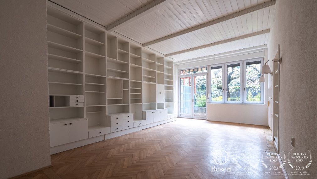 BOSEN | Priestranný 3 izb. byt so záhradou a garážou, ulica Holubyho, m.č. Staré Mesto, 80 m2